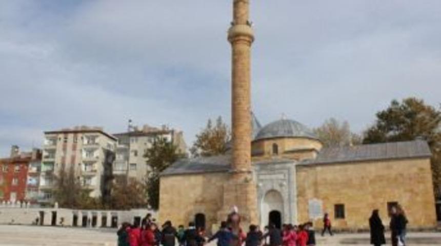 Başkan Bah&ccedil;eci&rsquo;nin &Ccedil;alışmaları Meyvelerini Veriyor