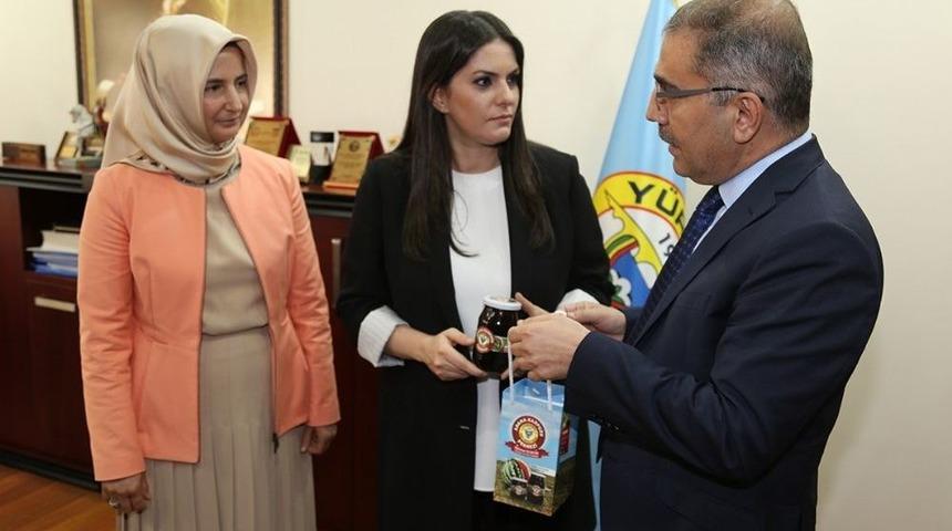 &Ccedil;elikcan&rsquo;dan Bakan Sarıeroğlu&rsquo;na Karpuz Pekmezi