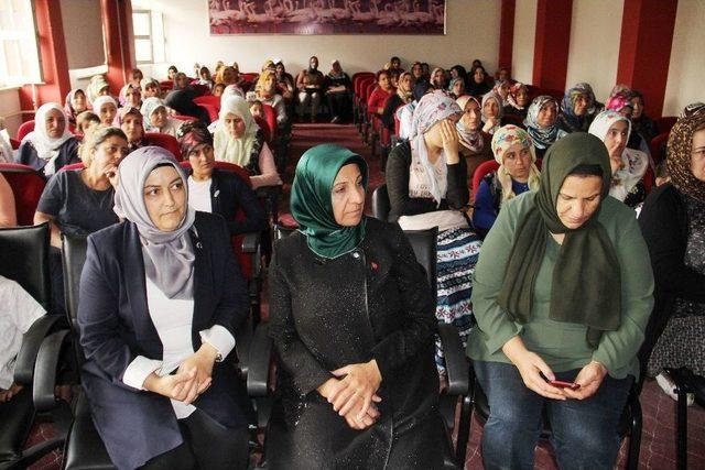 Van’da ‘kadın Sağlığı Ve Hijyen’ Konulu Seminer