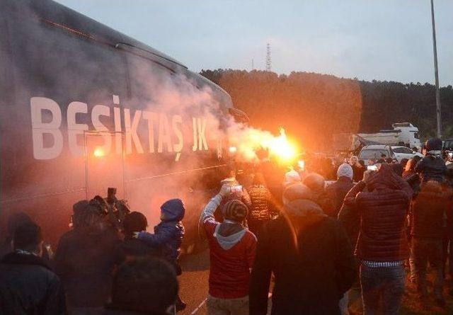 Beşiktaş, Olimpiyat Stadı’na Uğurlandı 1