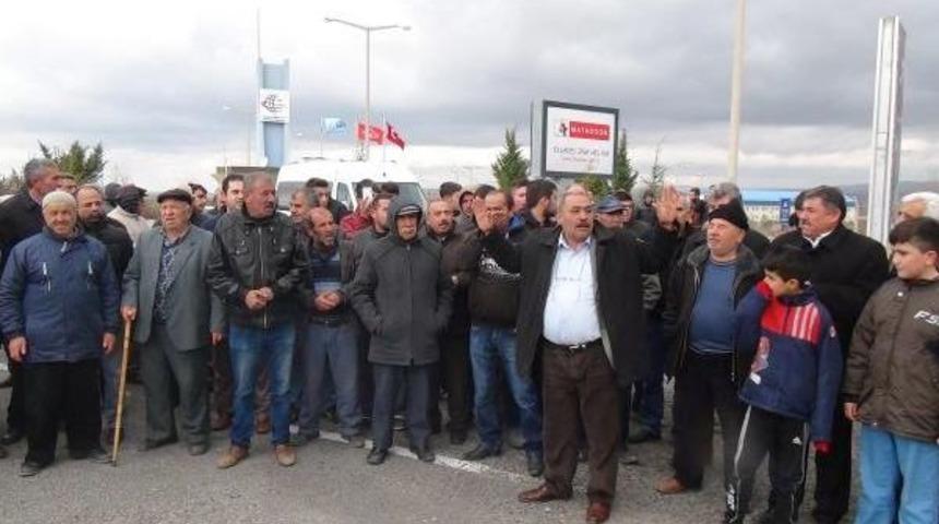 Kanser Konutlarına Bor&ccedil; &Ccedil;ıkarılınca Yolu Kapattı