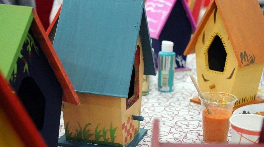 Suriyeli Kadınlardan Reng&acirc;renk Kuş Yuvaları