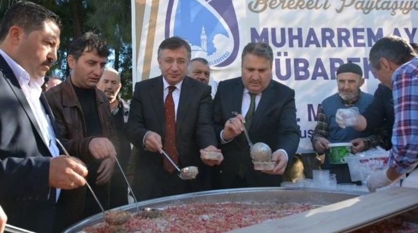 Başkan &Ccedil;er&ccedil;i&rsquo;den Vatandaşlara Aşure İkramı