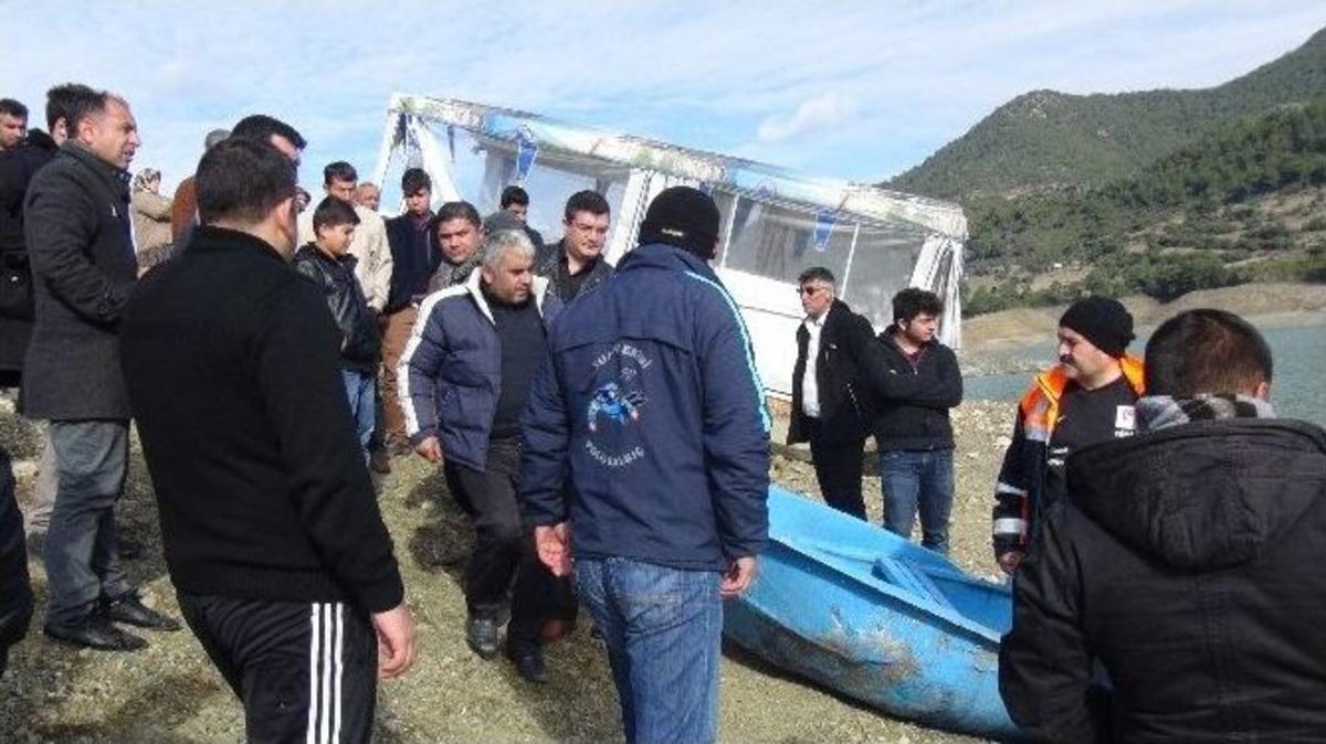 Kayığın Yan Yatması Sonucu G&ouml;lde Kaybolan Gen&ccedil; İkinci G&uuml;n De Bulunamadı