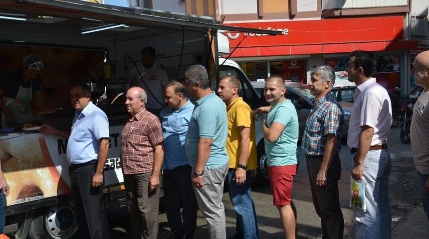 Ahilik Haftası Kapsamında Aliağa&rsquo;da Lokma Dağıtıldı