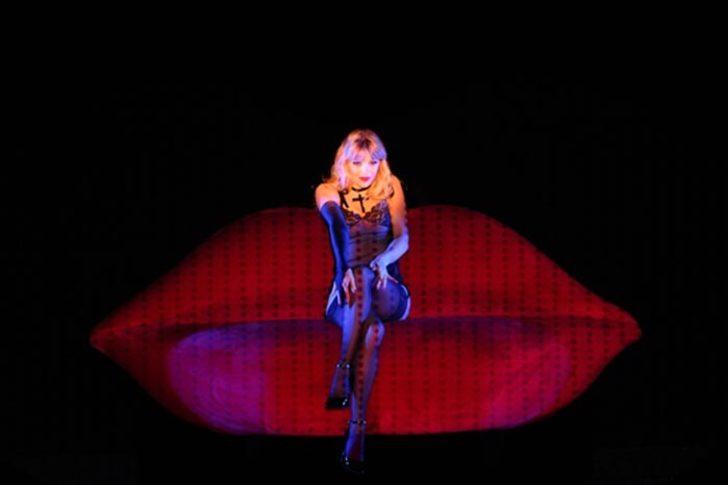 Striptiz şovları büyüledi G2