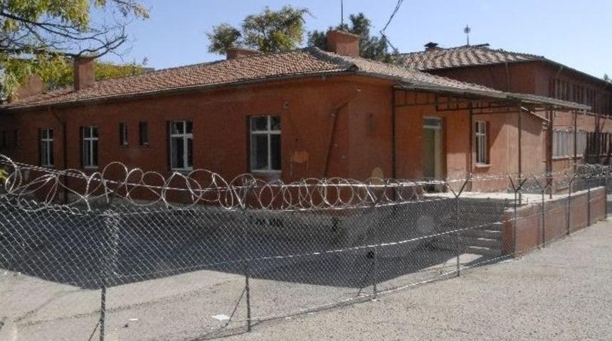 Eski Hastane Binası Tel &Ouml;rg&uuml;lerle &Ccedil;evrildi