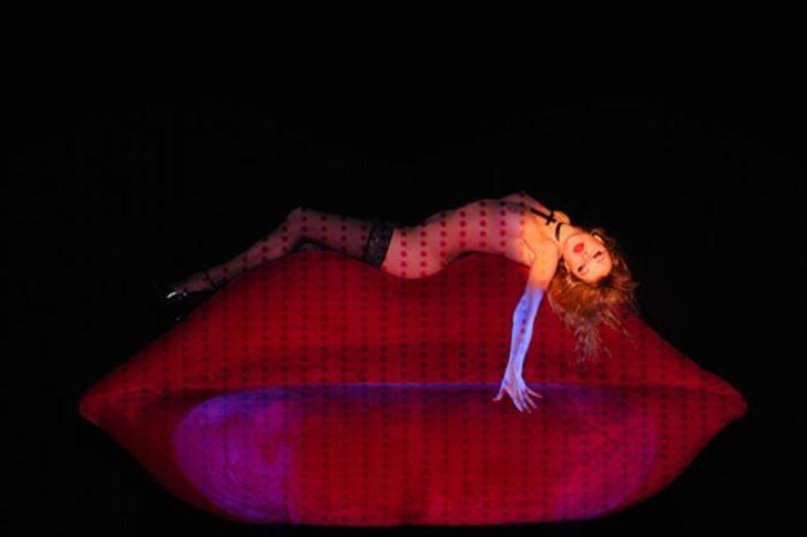 Striptiz şovları büyüledi G5