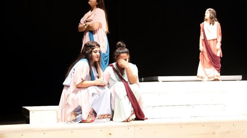 Tiyatro Atölyesi Öğrencileri ‘lysistrata’ Oyununu Sahneleyecek