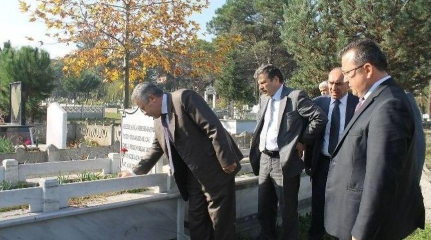 &Ouml;ğretmenler G&uuml;n&uuml; Nedeniyle Kabir Ziyareti