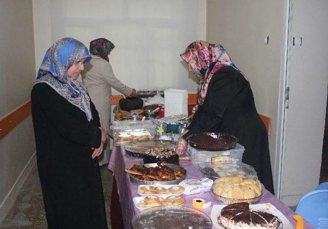 Öğrenciler Yararına Kermes