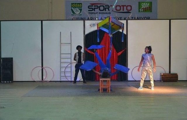 Troya Sirki&rsquo;nin G&ouml;sterileri &Ccedil;ocukları Eğlendirdi 1