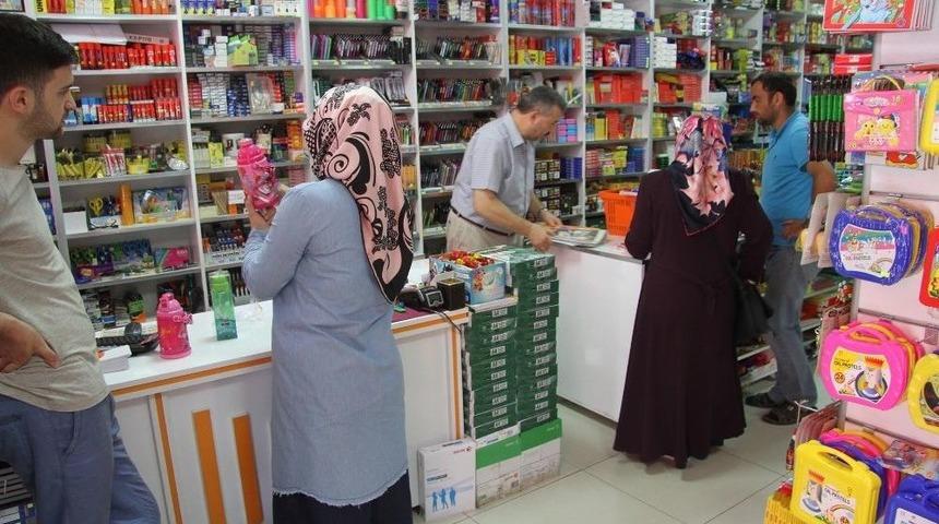 Akyazı Belediyesinden 500 &Ouml;ğrenciye Kırtasiye Yardımı