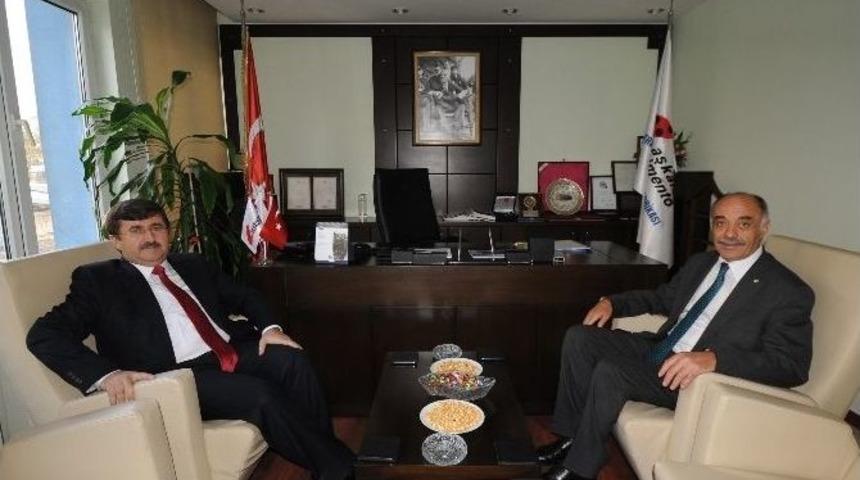 Vali &Ouml;z&rsquo;den &Ccedil;imento Fabrikasına Ziyaret