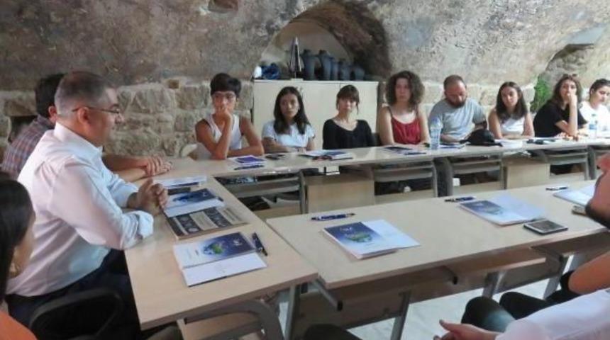 Midyat'ta 'kalker Taşı Ve Taş İşleme Sanatı' &Ccedil;alıştayı