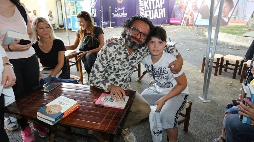 Yazar Yağmur İmza Ve S&ouml;yleşi G&uuml;n&uuml;ne Katıldı