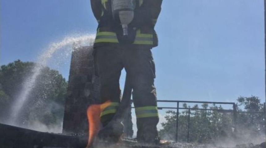 İzolasyon Yaparken &Ccedil;atıyı Yaktılar