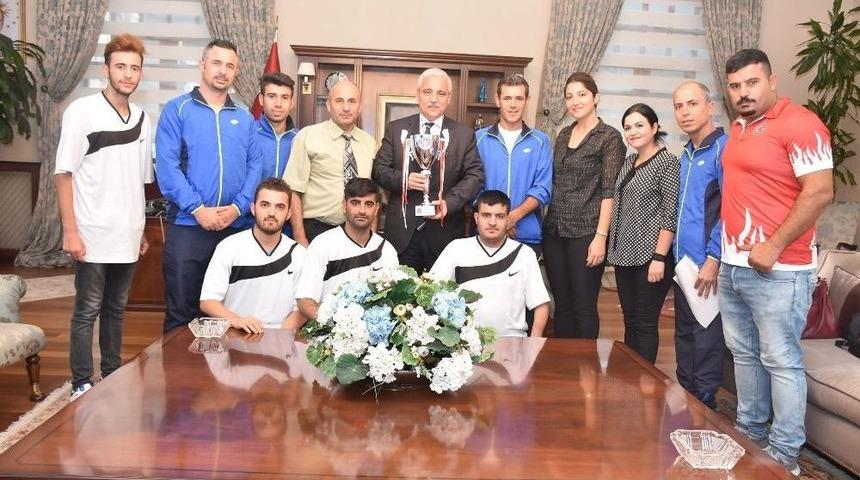 İşitme Engelli Futbolcular Maddi Destek Bekliyor