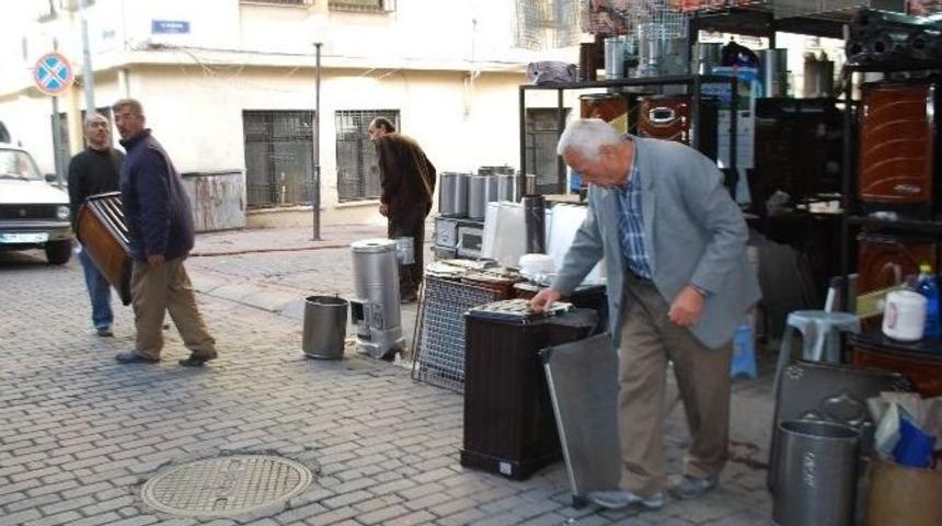 Kış Y&uuml;z&uuml;n&uuml; G&ouml;sterdi Aydın&rsquo;da Sobacılar &Ccedil;arşısı Hareketlendi