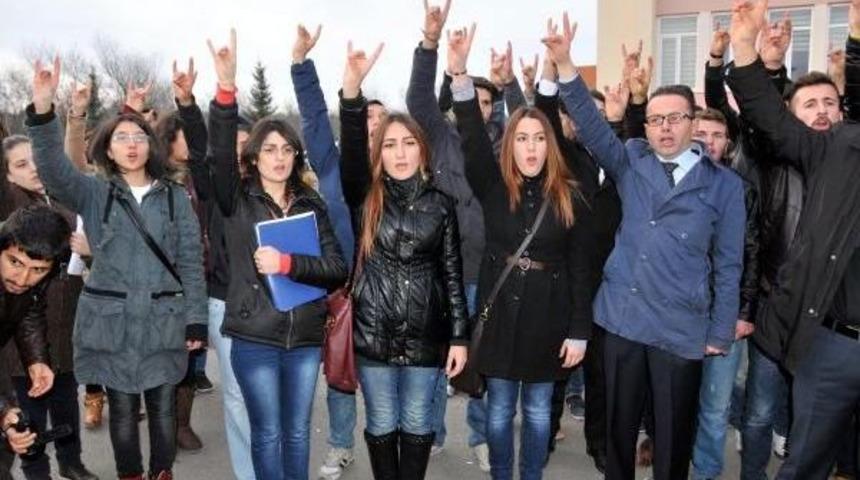 &Uuml;LK&Uuml;C&Uuml; &Ouml;ĞRENCİLERDEN KONSEY SE&Ccedil;İMİ TEPKİSİ