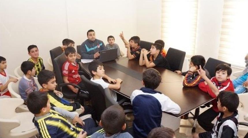 Futbol Okulu &Ouml;ğrencileri &ldquo;değerler Eğitimi&rdquo; Dersi Alıyor