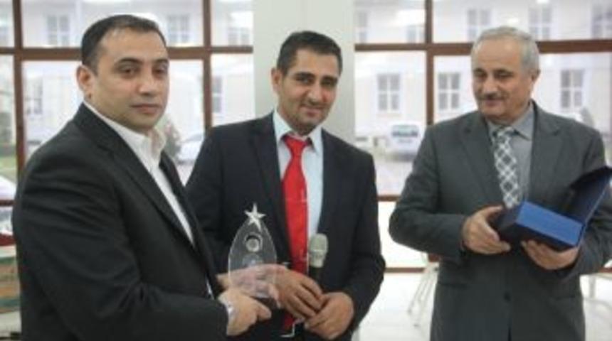 Hakkarili &Ouml;ğrencilerden Hayırsever İş Adamı Kumek&rsquo;e Teşekk&uuml;r