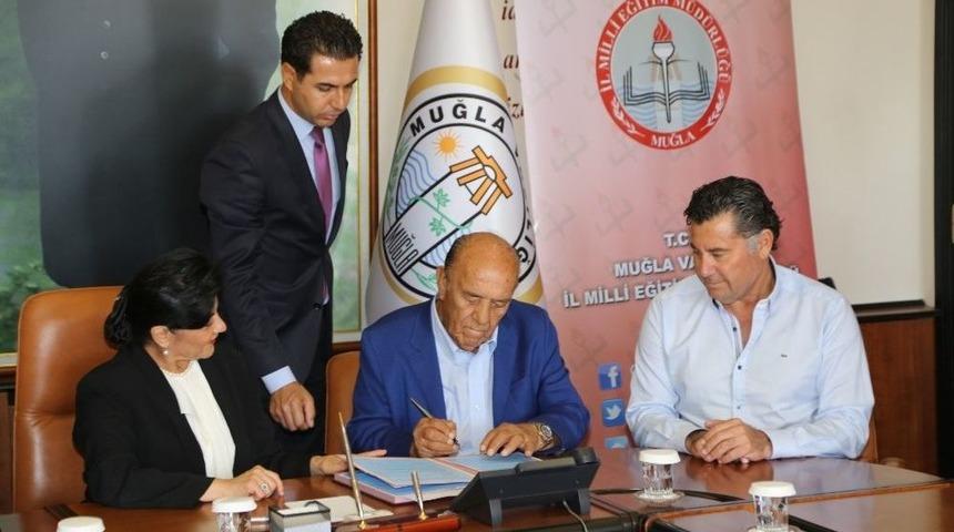 Bodrum&rsquo;a Eğitim Desteği İ&ccedil;in İmzalar Atıldı