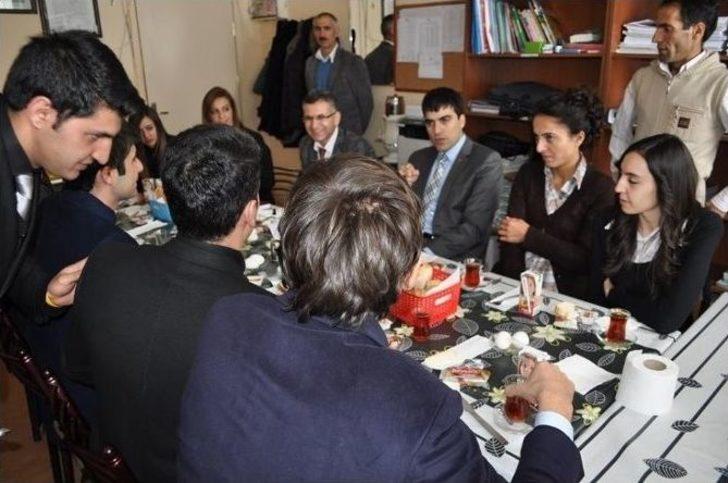 Kaymakamdan Gülyüzü Köyü Okuluna Sürpriz Ziyaret G3