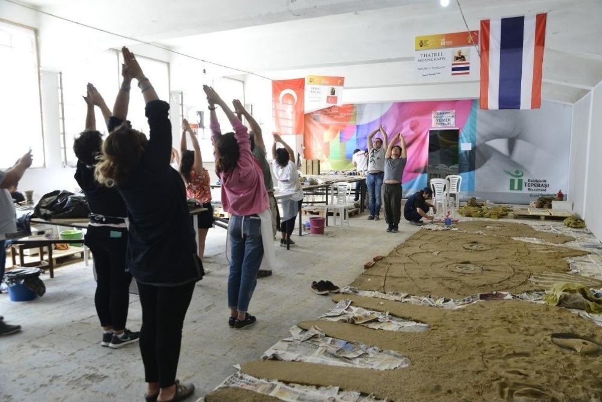 Sanat&ccedil;ılar Sempozyumu Değerlendirdi