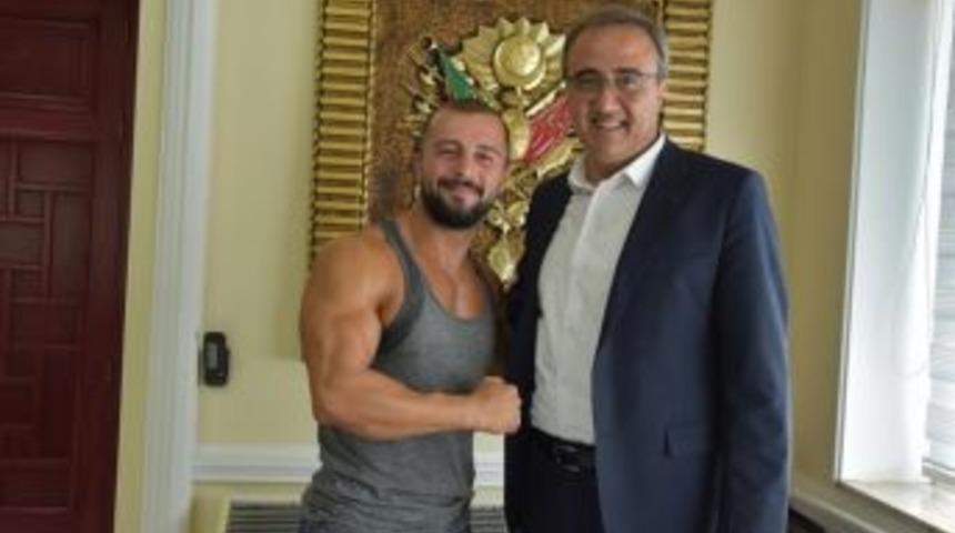 V&uuml;cut Geliştirme Sporcusundan Gen&ccedil;lere Nasihat