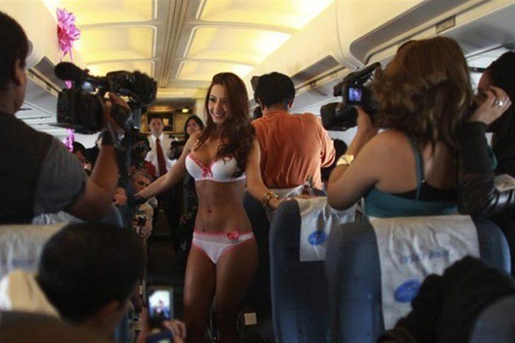 Uçakta iç çamaşır defilesi G2