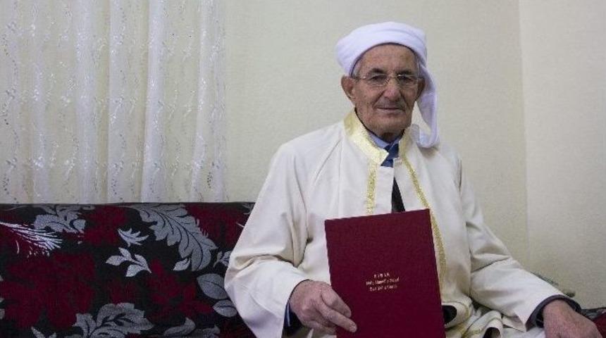 (&ouml;zel Haber) 82 Yaşında D&ouml;rt Dilde Kitap Yazdı