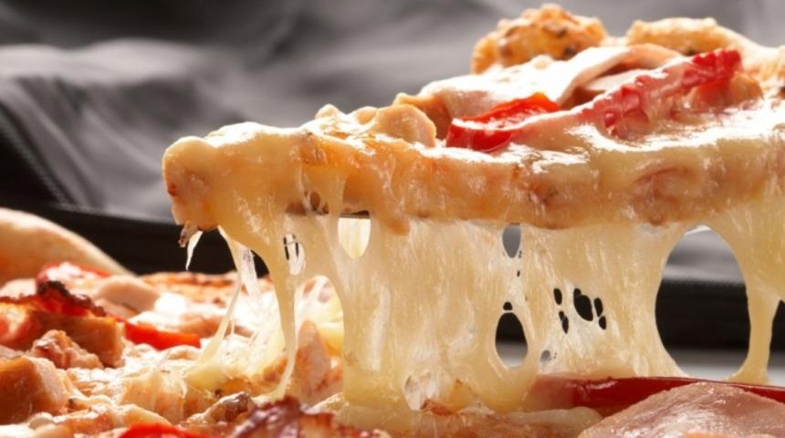 Pizza Yemek İşyerindeki &Uuml;retkenliğinizi Artırıyor!