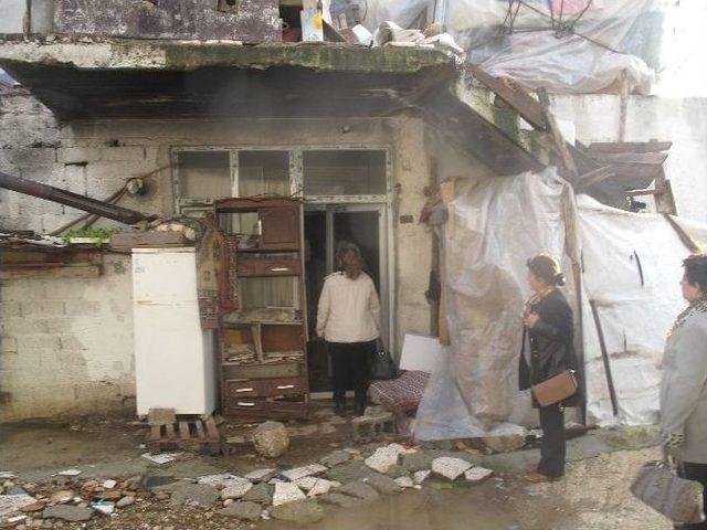 Serik&rsquo;te &rsquo;iyilik Melekleri&rsquo;, İhtiya&ccedil; Sahibi Ailelere Gıda Paketi Ulaştırdı 1