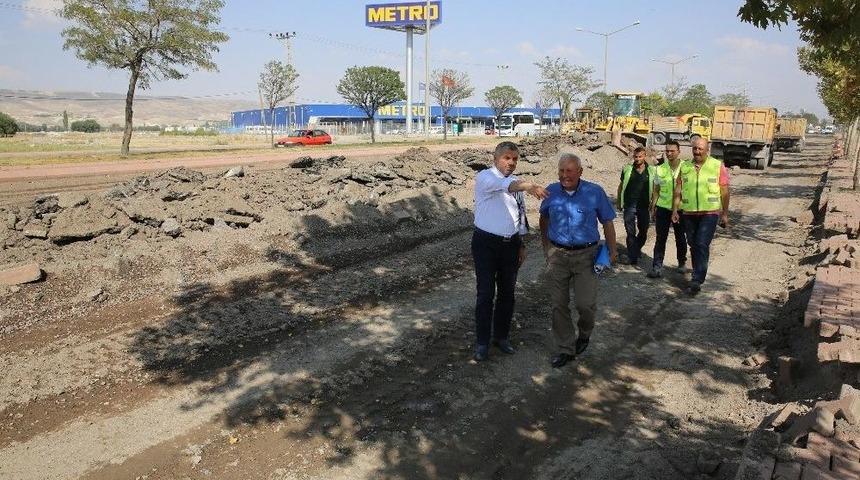 Başkan &Ccedil;elik, Serbest B&ouml;lge&rsquo;den Anbar&rsquo;a Kadar Olan Yoldaki Yenileme &Ccedil;alışmalarını İnceledi