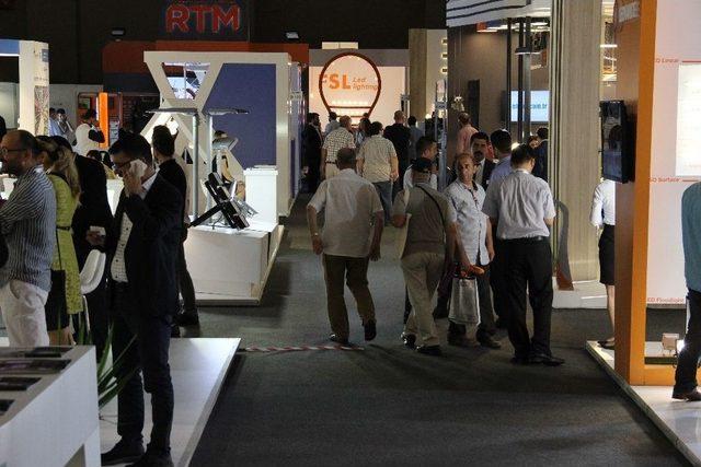 Aydınlatmanın Tek &Ccedil;atı Altında Toplandığı Istanbullight Fuarı Başladı 1