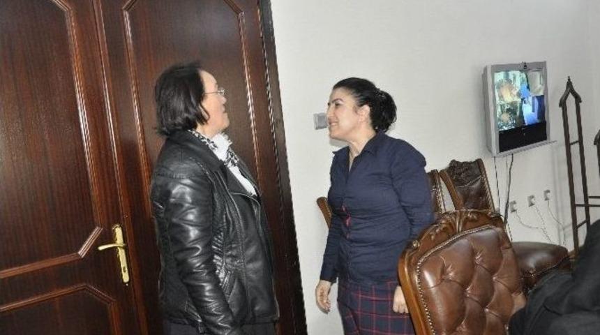 Yılmaz G&uuml;ney&rsquo;in Kız Kardeşinden Baba Memleketine Ziyaret