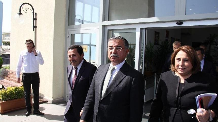 Bakan &Ouml;zhaseki: "kanun H&uuml;km&uuml;ndeki Kararname İle Acilen Yeni Depreme Hazırlık Yasası &Ccedil;ıkmış Olacak"