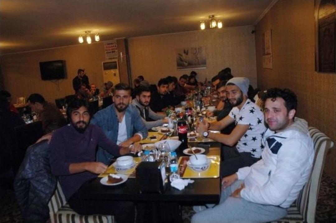Sakaryasporlu Futbolculara Moral Yemeği D&uuml;zenlendi