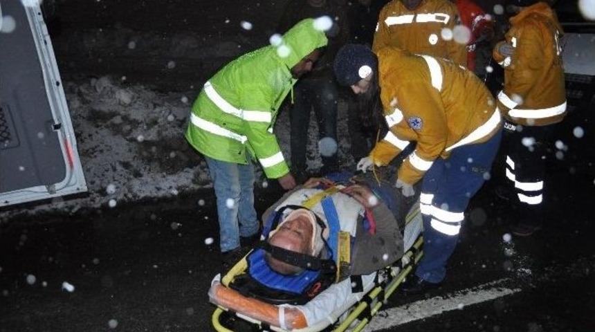 Boz&uuml;y&uuml;k&rsquo;te Trafik Kazası, 1 Yaralı