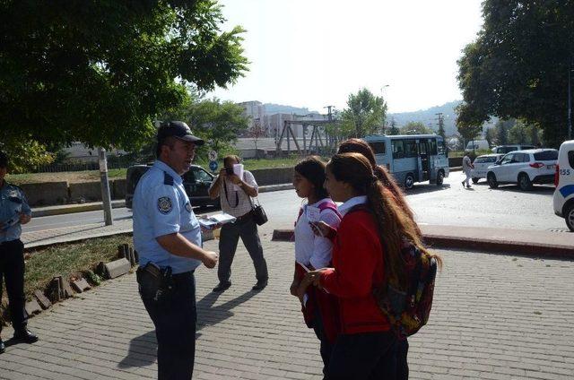 Polis Çocukları Böyle Uyardı