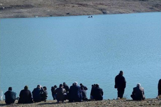 Barajda Kaybolan Gencin Cesedi Bulundu