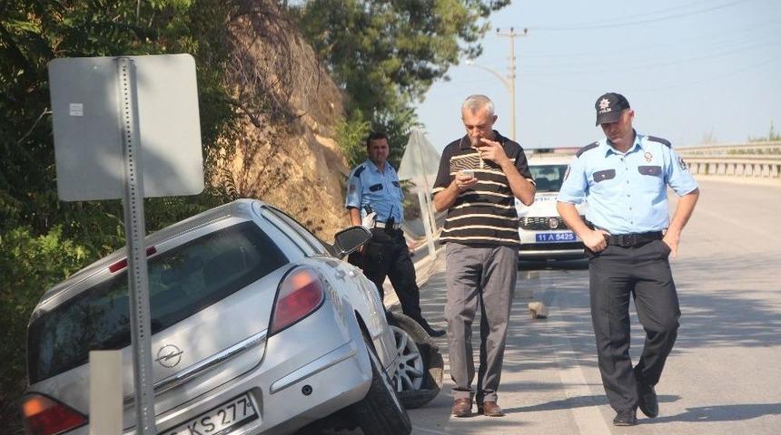 Virajı Alamayan Otomobil Karşı Şeride Ge&ccedil;ti: 1 Yaralı