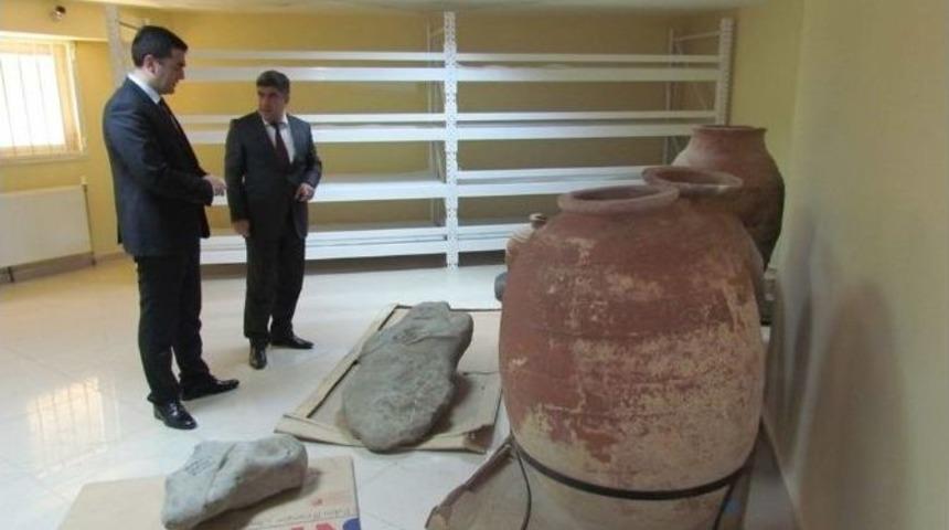 Kaymakam Tekbıyıkoğlu Yeni M&uuml;zede İncelemelerde Bulundu