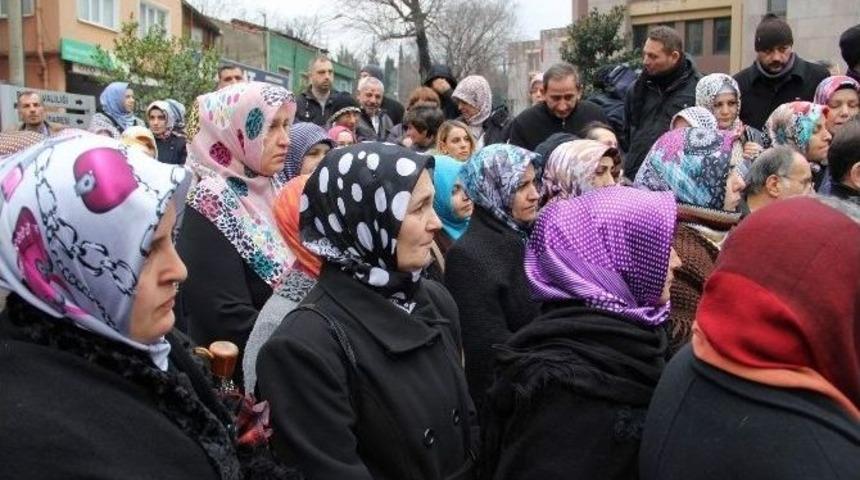 Okullarda İşten &Ccedil;ıkarılan 460 Temizlik G&ouml;revlisi Eylem Yaptı