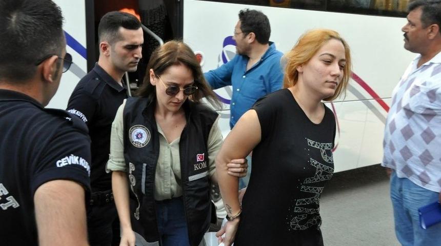 İzmir&rsquo;de Polislerin De Aralarında Bulunduğu Uyuşturucu Şebekesine Operasyon