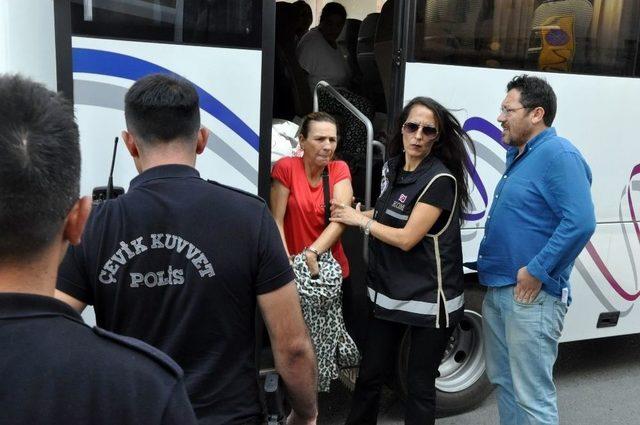 İzmir’de Polislerin De Aralarında Bulunduğu Uyuşturucu Şebekesine Operasyon