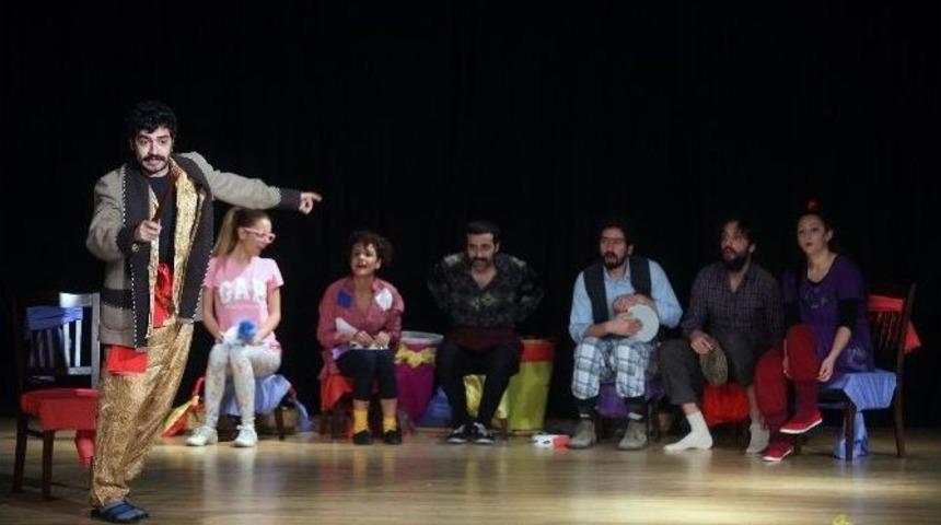 Yenimahalleli &Ccedil;ocuklar Tiyatroya Doyacak
