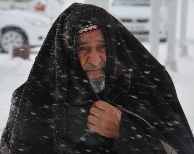 Sivas'ta Kar Yağışı Hayatı Olumsuz Etkiledi