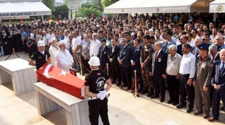 Helikopter Kazası Şehidinin Cenazesi T&ouml;renle Uğurlandı (2)